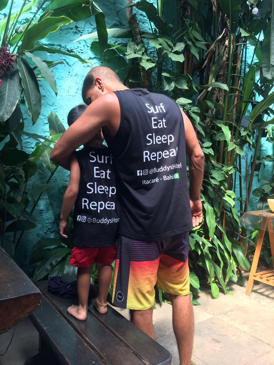 Pedro, o anfitrião, e seu filho Theo